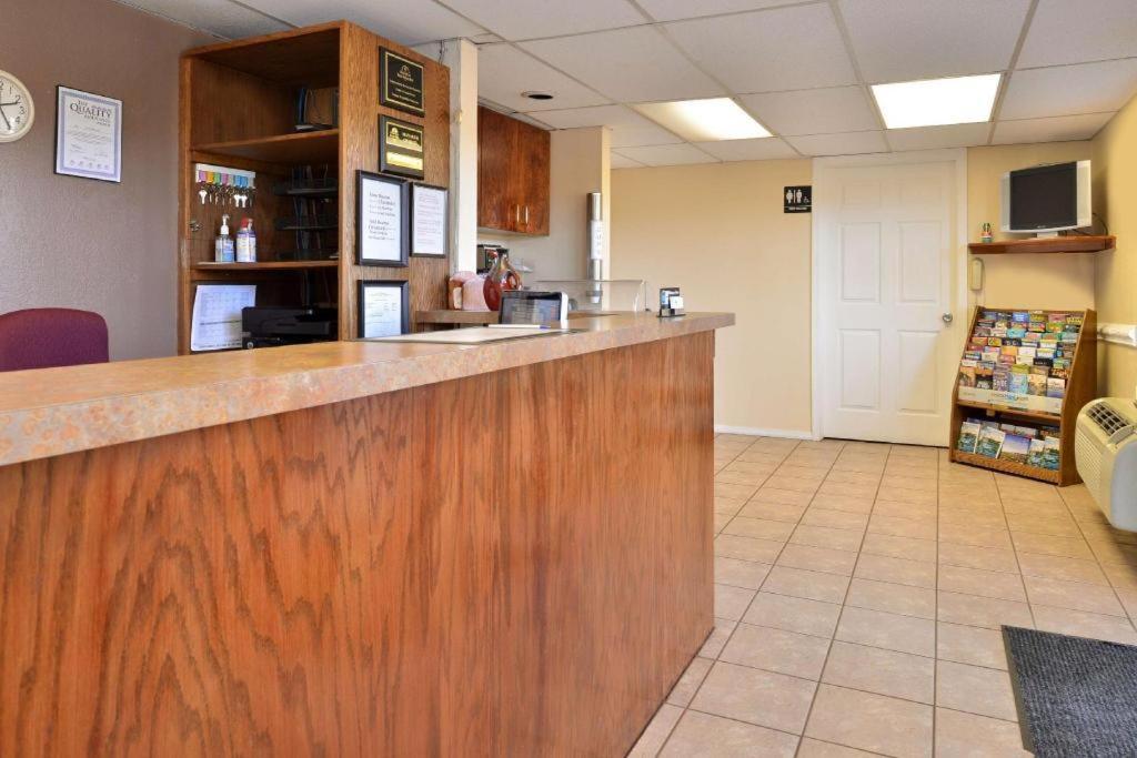 Ozark Hotel Екстериор снимка