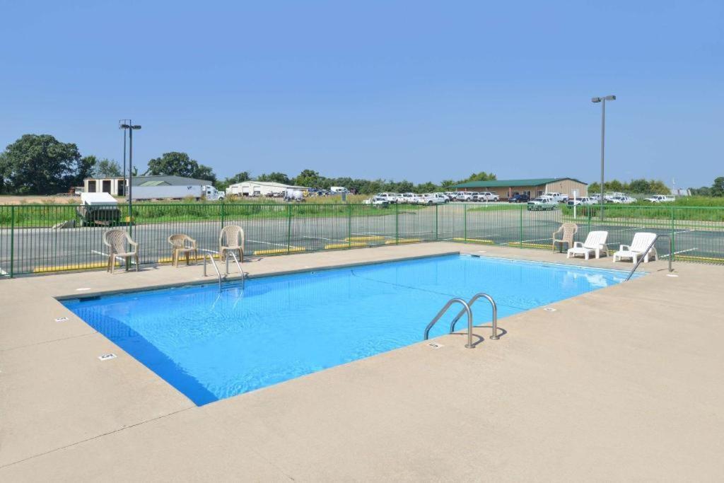 Ozark Hotel Екстериор снимка