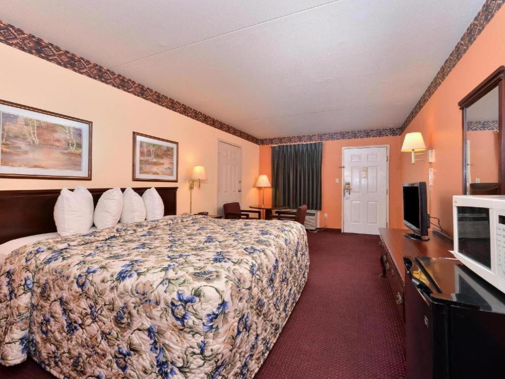 Ozark Hotel Екстериор снимка