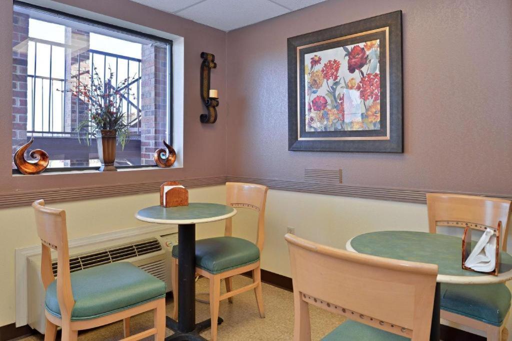 Ozark Hotel Екстериор снимка