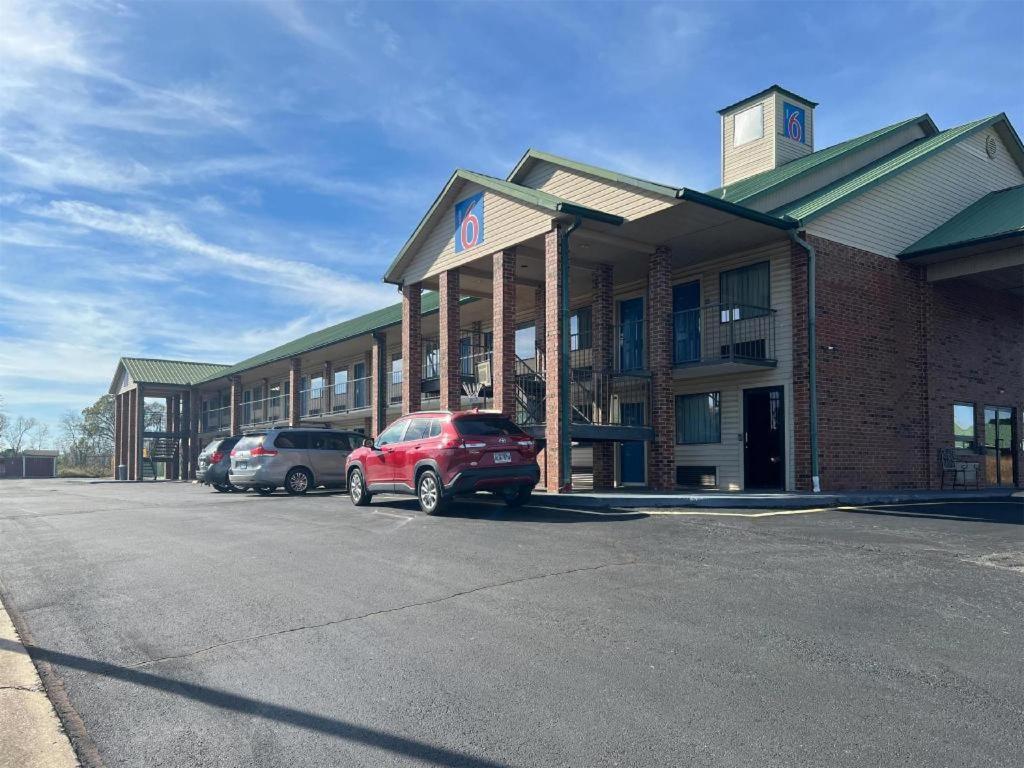 Ozark Hotel Екстериор снимка