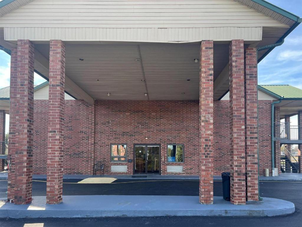 Ozark Hotel Екстериор снимка