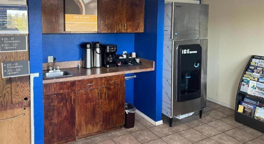 Ozark Hotel Екстериор снимка