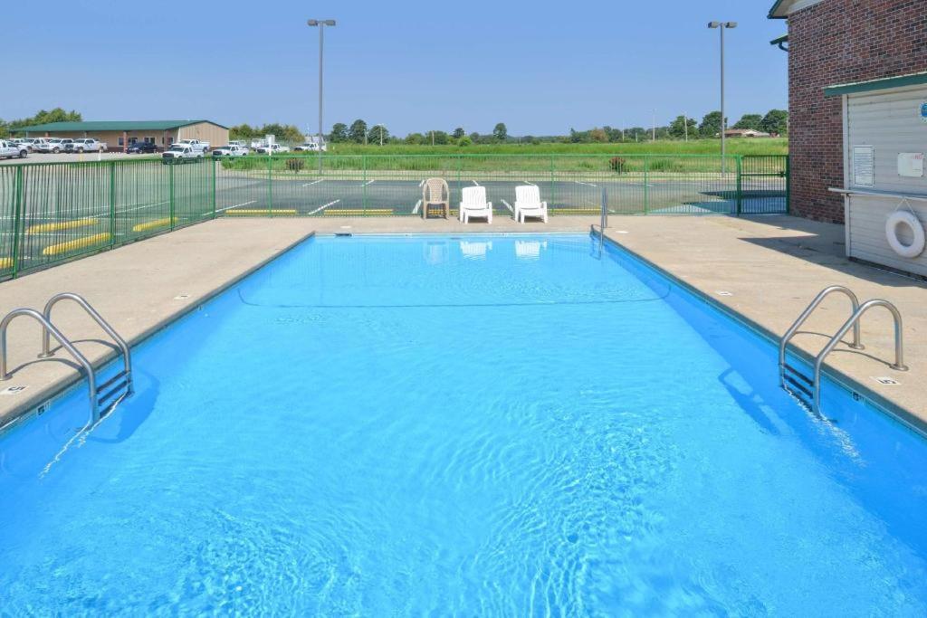 Ozark Hotel Екстериор снимка